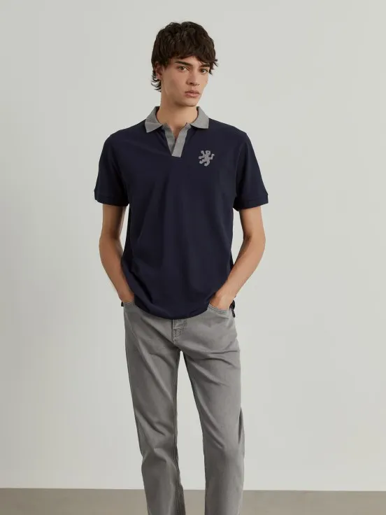 Buttonless polo with contrast collar