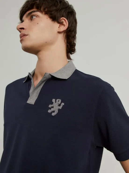 Buttonless polo with contrast collar